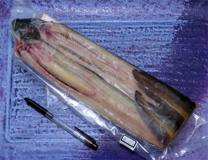 天然うなぎ2尾で273g
